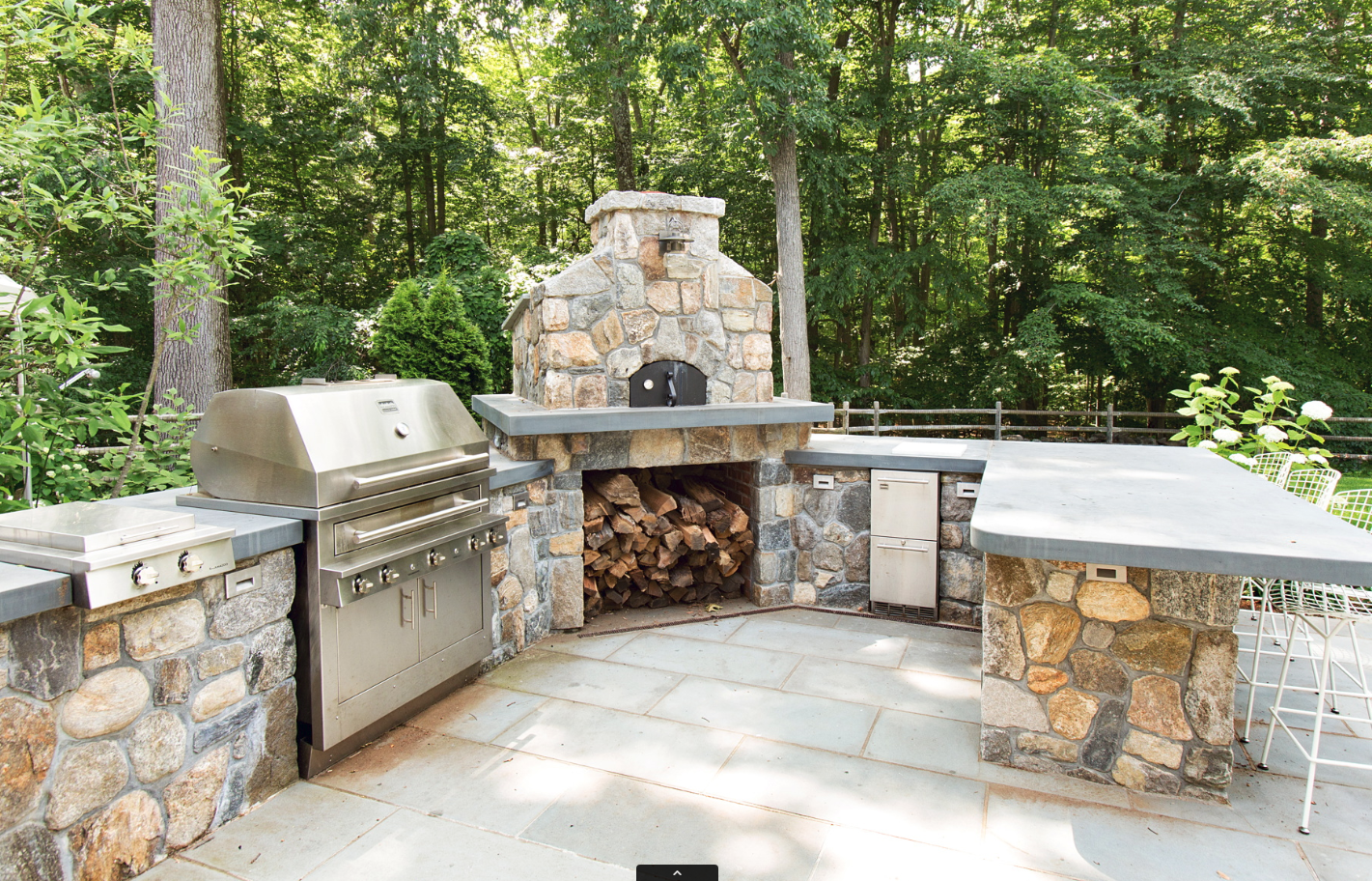 outdoor kitchen and bar