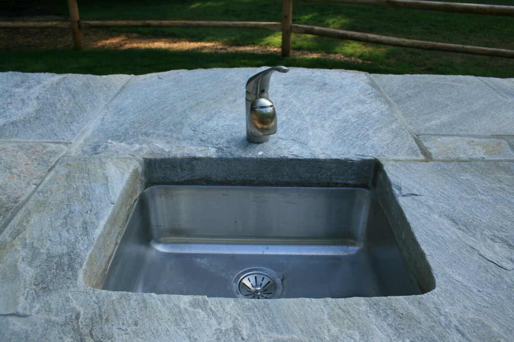 Outdoor sink